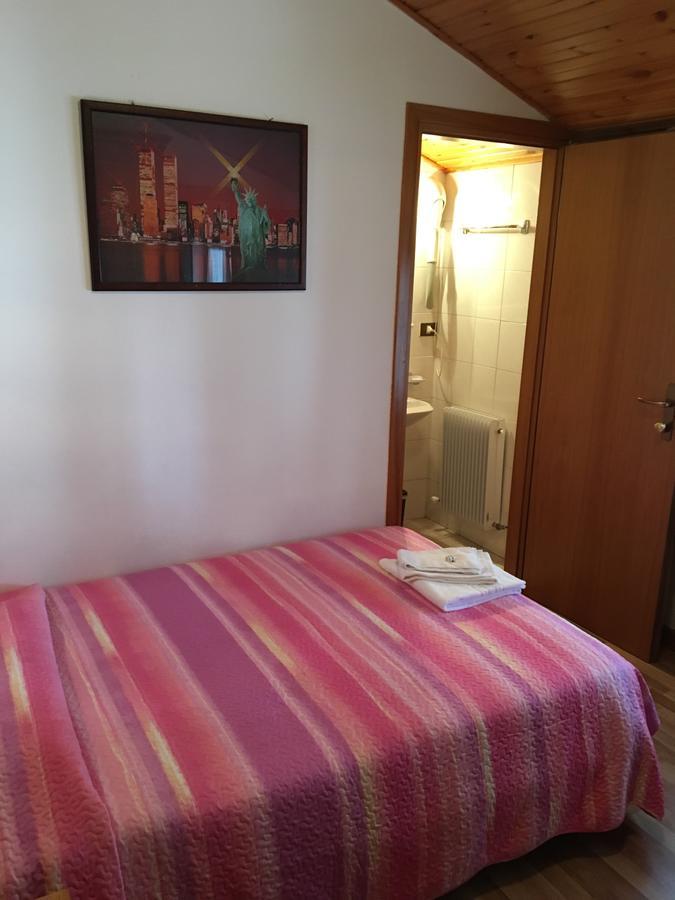 Albergo Meuble Tarandan Forni di Sopra Exterior foto